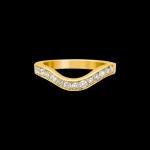 Custom 18kt yellow gold stacking Rán ring with bezel- and pavé-set diamonds. Stacking ring 2 | Ocean Collection. FRIDA | Fine Jewellery.