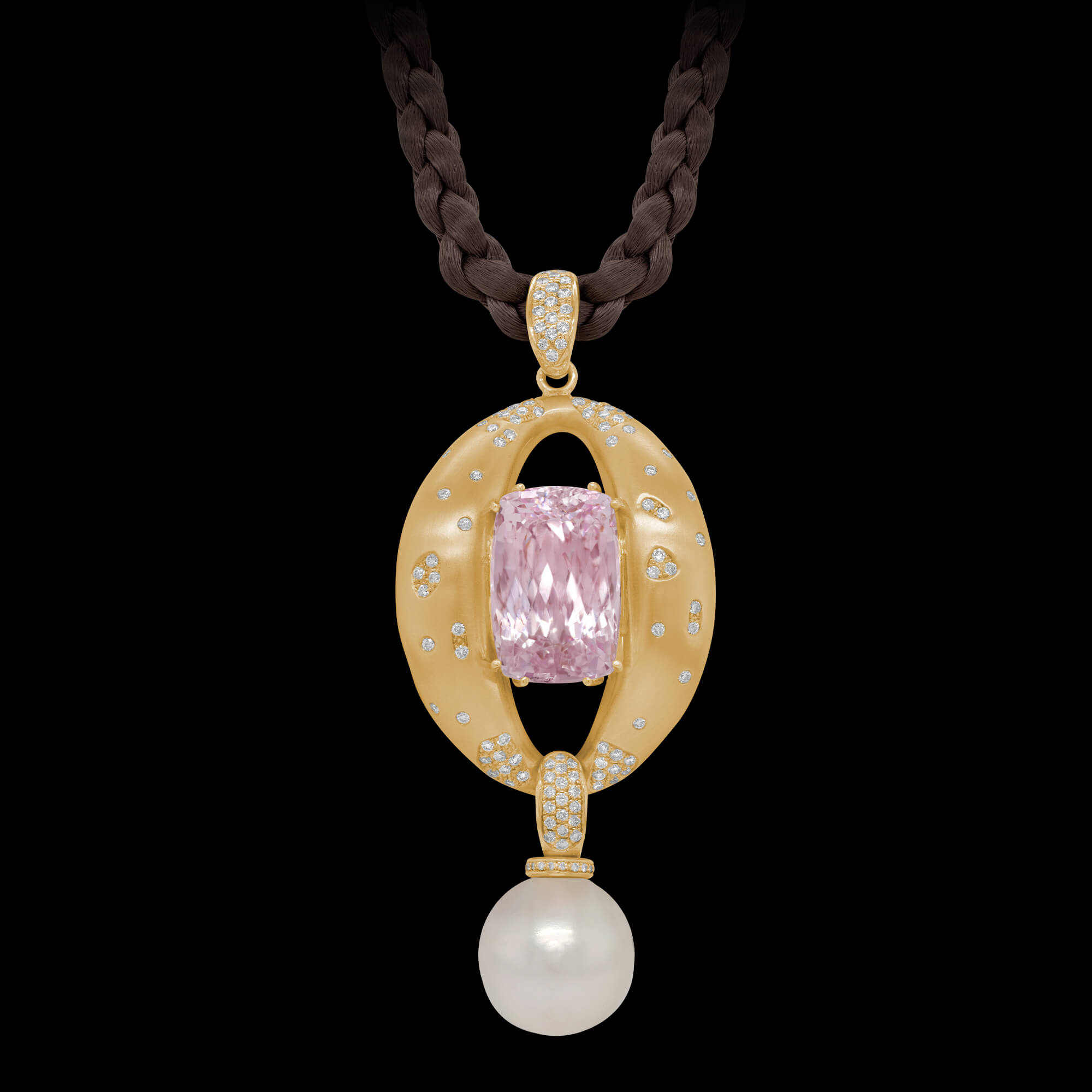 Custom 18kt yellow gold Aura pendant with kunzite, South Sea pearl and diamonds featured on a rope necklace | Strata Collection. FRIDA | Fine Jewellery.