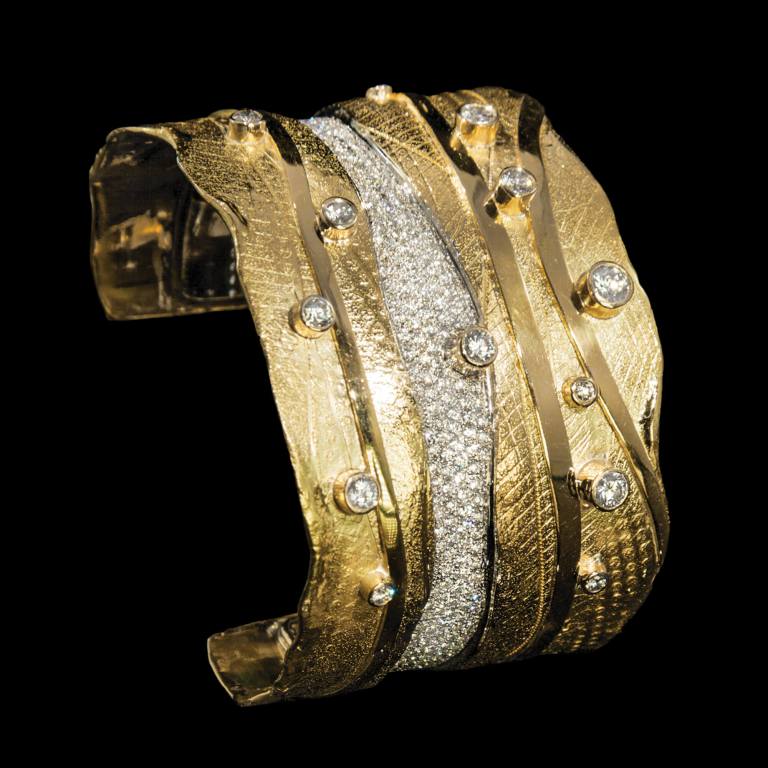 Custom 18kt yellow gold Freya cuff with a river of pave diamonds | Shield™ Collection. FRIDA | Fine Jewellery.