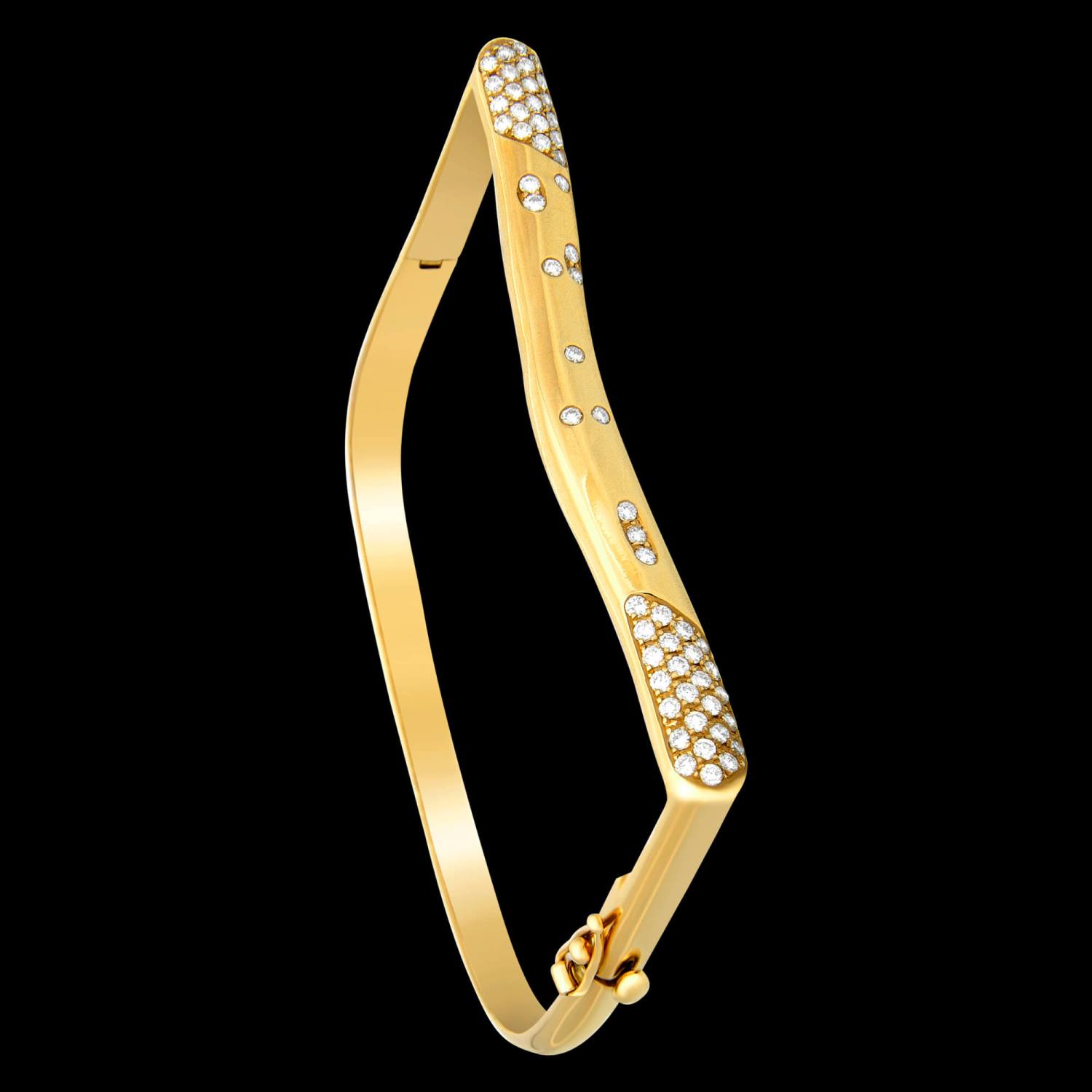 Custom 18kt yellow gold Strata stacking bracelet with scattered white diamonds | Strata Collection. FRIDA | Fine Jewellery.
