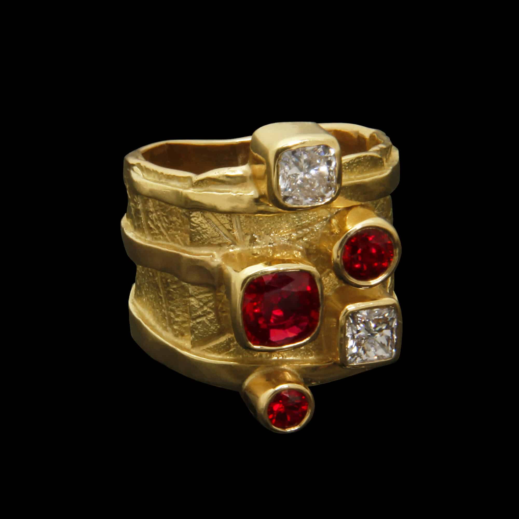 Custom designed 18kt yellow gold Testudo ring with faceted Burmese rubies and diamonds | Shield Collection. FRIDA | Fine Jewellery.