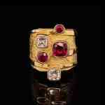 Custom designed 18kt yellow gold Testudo ring with faceted Burmese rubies and diamonds. 360 video | Shield Collection. FRIDA | Fine Jewellery.