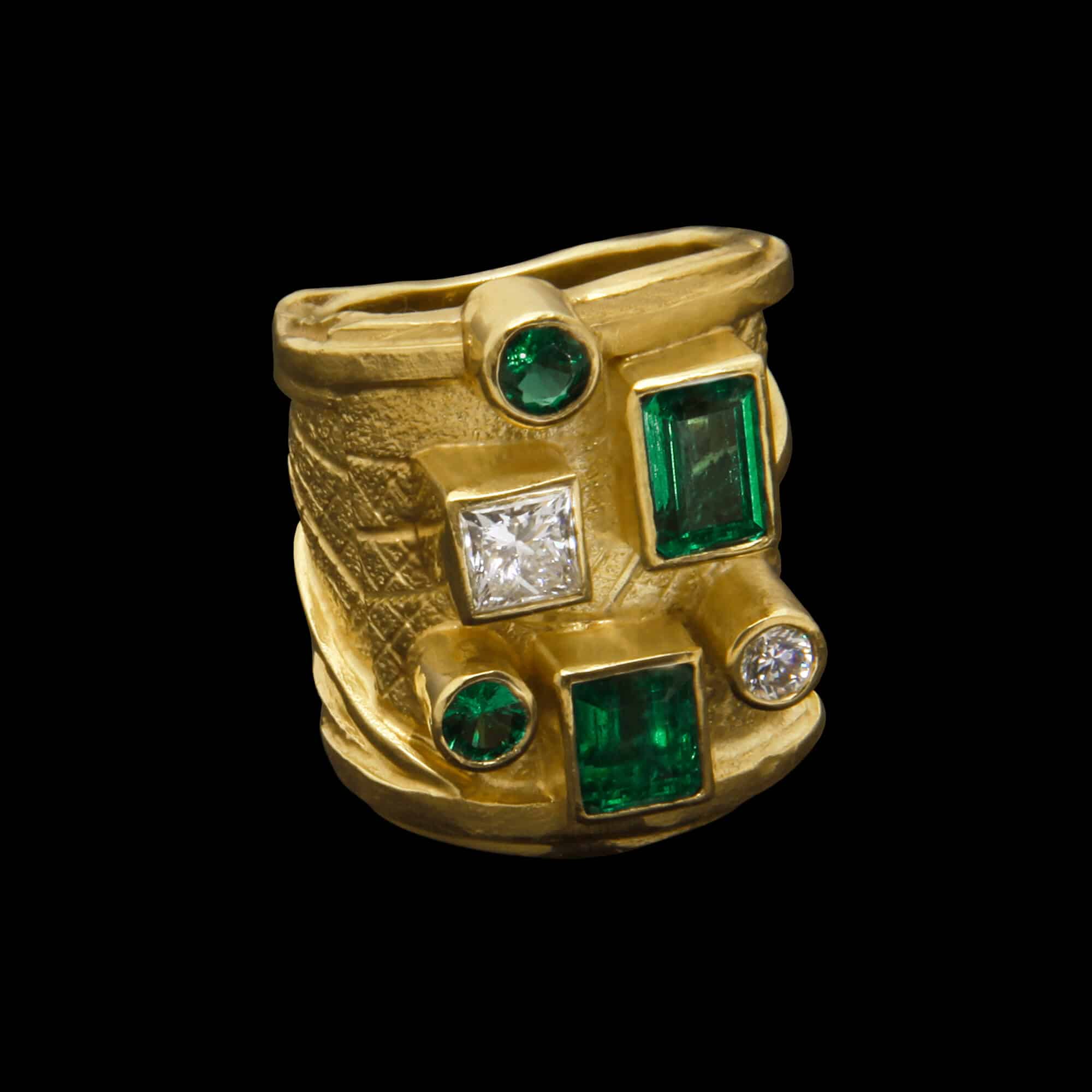 Custom designed 18kt yellow gold Testudo ring with faceted emeralds and diamonds | Shield Collection. FRIDA | Fine Jewellery.