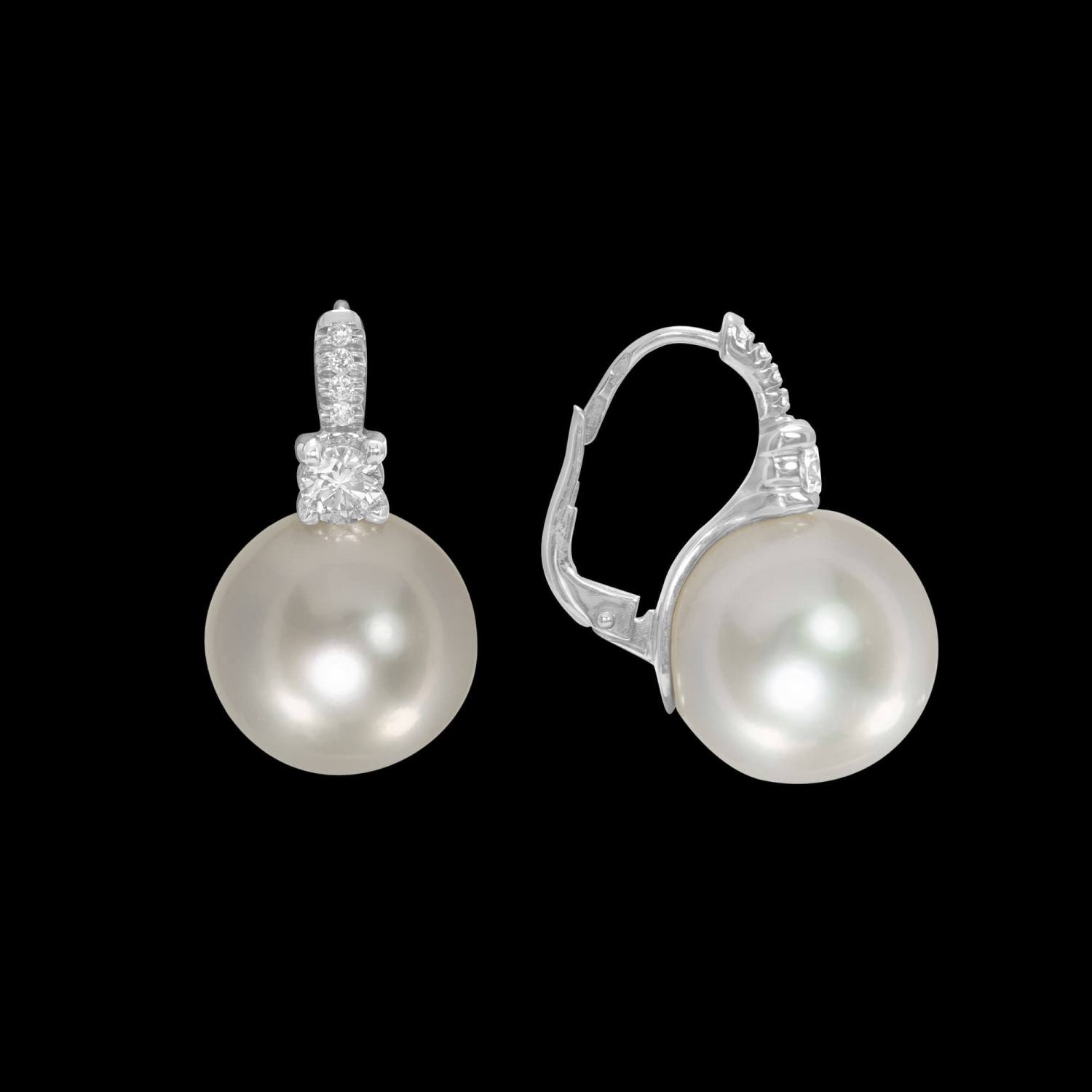 Custom 18kt white gold huggie earrings with perfectly matched round white South Sea pearls and brilliant-cut diamonds. FRIDA | Fine Jewellery.