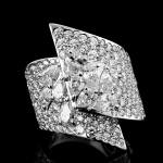 Custom 18kt white gold statement ring with brilliant and pear-shaped diamonds. Video. FRIDA | Fine Jewellery.