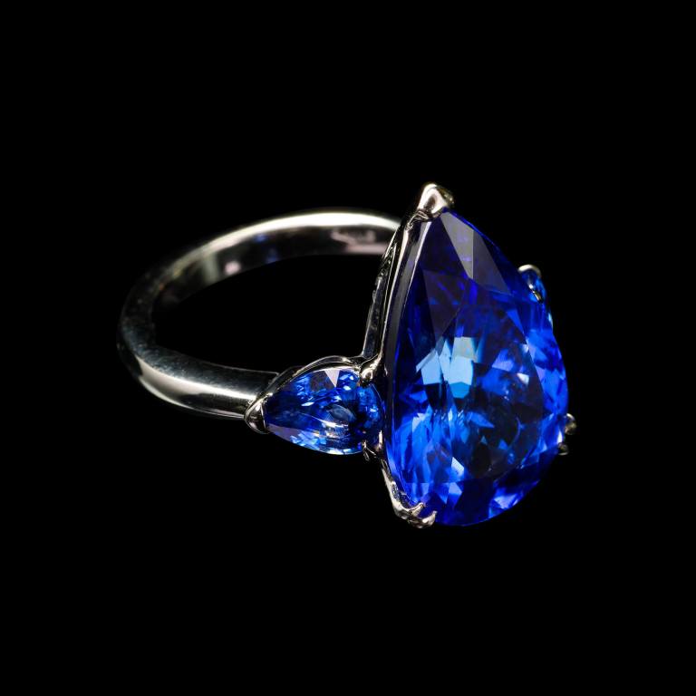 One-of-a-kind ring in 18kt gold with black rhodium with pear-shaped tanzanite and blue sapphires. FRIDA | Fine Jewellery.