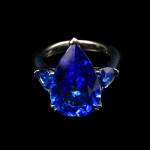 One-of-a-kind ring in 18kt gold with black rhodium with pear-shaped tanzanite and blue sapphires. Front. FRIDA | Fine Jewellery.