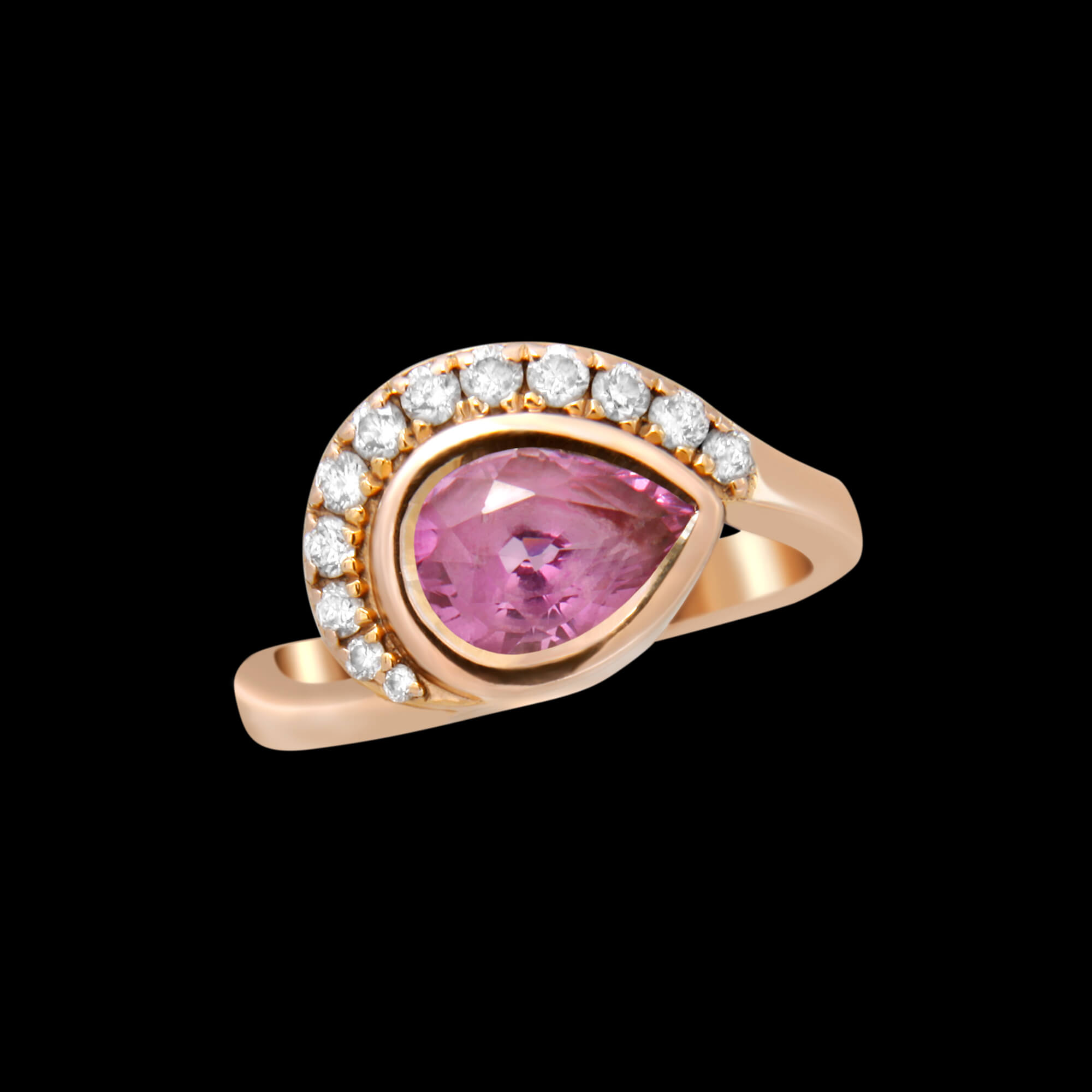 Custom 18kt pink gold Petal ring with a pear-shaped sapphire and brilliant-cut diamonds. Front | Signature Engagement. FRIDA | Fine Jewellery.