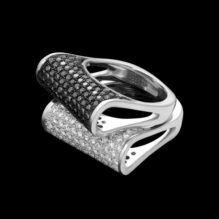 Custom 18kt white gold roller rings with pavé-set black and white diamonds. FRIDA | Fine Jewellery.