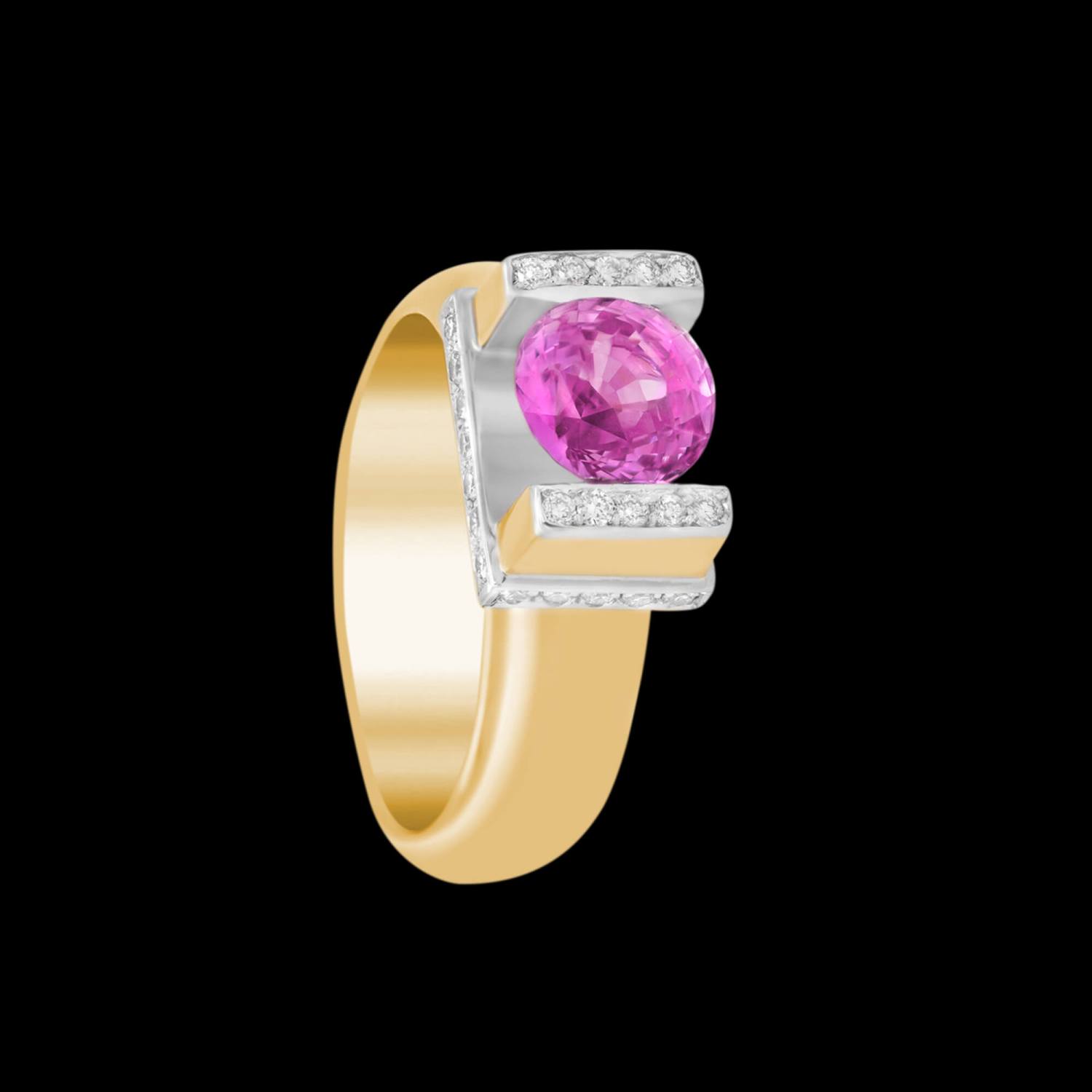 Custom 18kt yellow gold Luna ring with a pink sapphire and diamonds. Signature Engagement | Celestial Collection. FRIDA | Fine Jewellery.