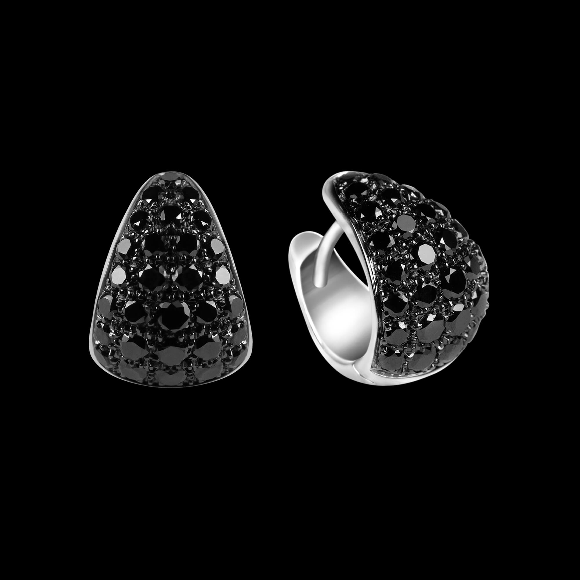 Custom 18kt white gold with black rhodium triangle huggie earrings with pavé-set black diamonds. FRIDA | Fine Jewellery.