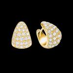 Custom 18kt yellow gold triangle huggie earrings with pavé-set diamonds. FRIDA | Fine Jewellery.