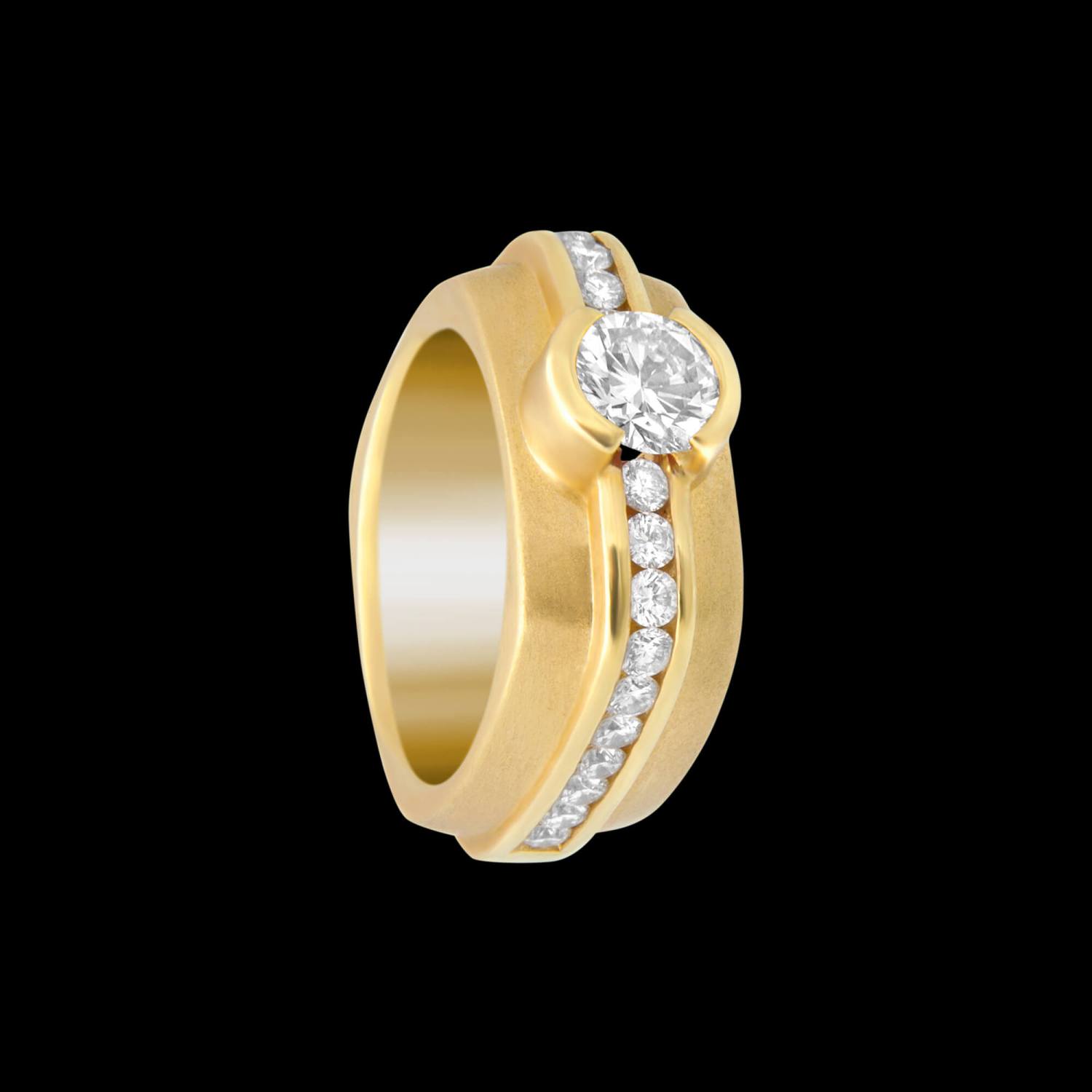Custom 18kt yellow gold single stone rounded-square Elska ring with diamonds. Signature Engagement | FRIDA | Fine Jewellery.
