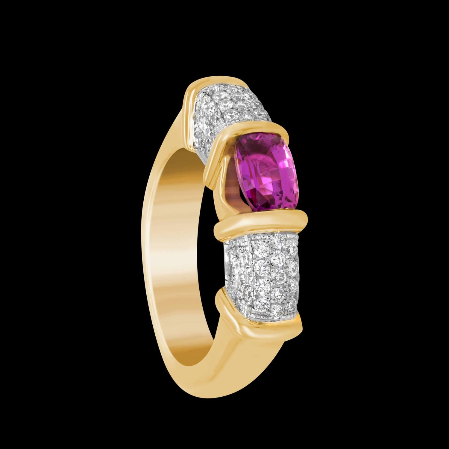 Custom in 18kt yellow gold Elvrosa ring featuring a custom-cut natural pink sapphire and pavé-set diamonds. FRIDA | Fine Jewellery.