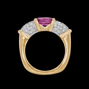 Custom in 18kt yellow gold Elvrosa ring featuring a custom-cut natural pink sapphire and pavé-set diamonds. Profile. FRIDA | Fine Jewellery.