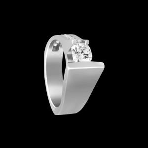 Custom 18kt white gold asymmetric solitaire engagement ring with brilliant-cut diamonds. Side. FRIDA | Fine Jewellery.