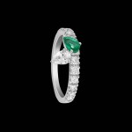 Custom 18kt white gold band ring with a pear-shaped emerald and diamond. FRIDA | Fine Jewellery.