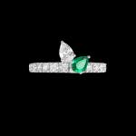 Custom 18kt white gold band ring with a pear-shaped emerald and diamond. Front. FRIDA | Fine Jewellery.