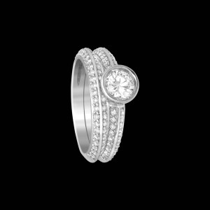 Custom 18kt white gold knife edge solitaire engagement ring and wedding band | Engagement. FRIDA | Fine Jewellery.