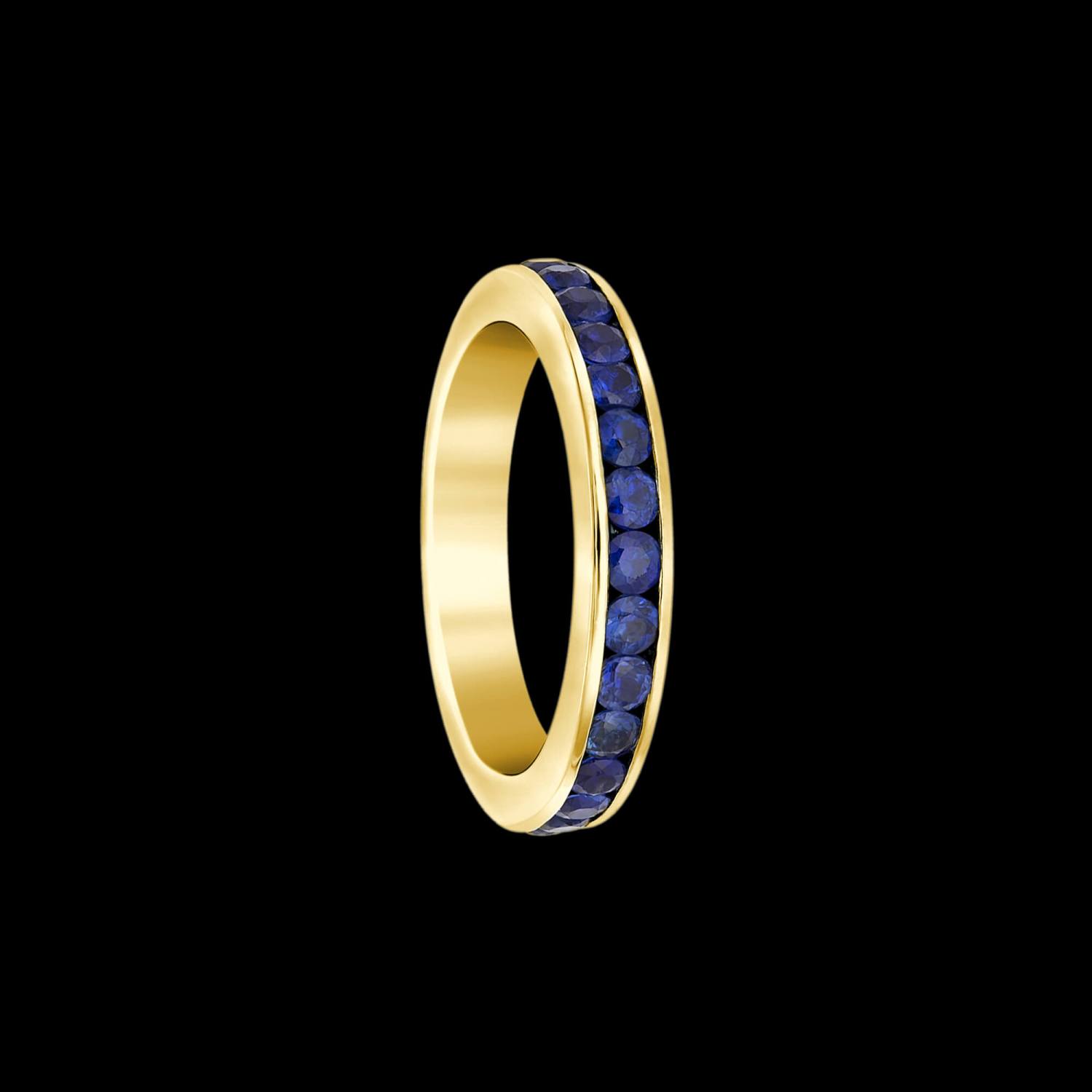 Custom 18kt yellow gold eternity wedding band ring with blue sapphires. FRIDA | Fine Jewellery.