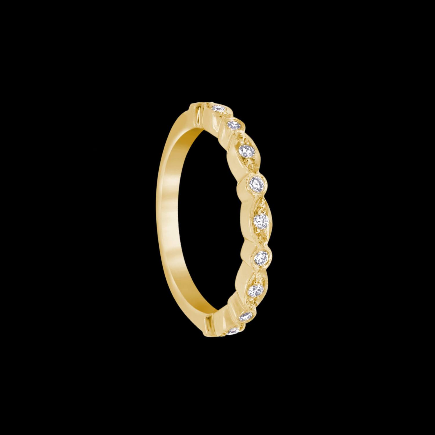 Custom 18kt yellow gold vintage-inspired wedding band ring with diamonds. FRIDA | Fine Jewellery.