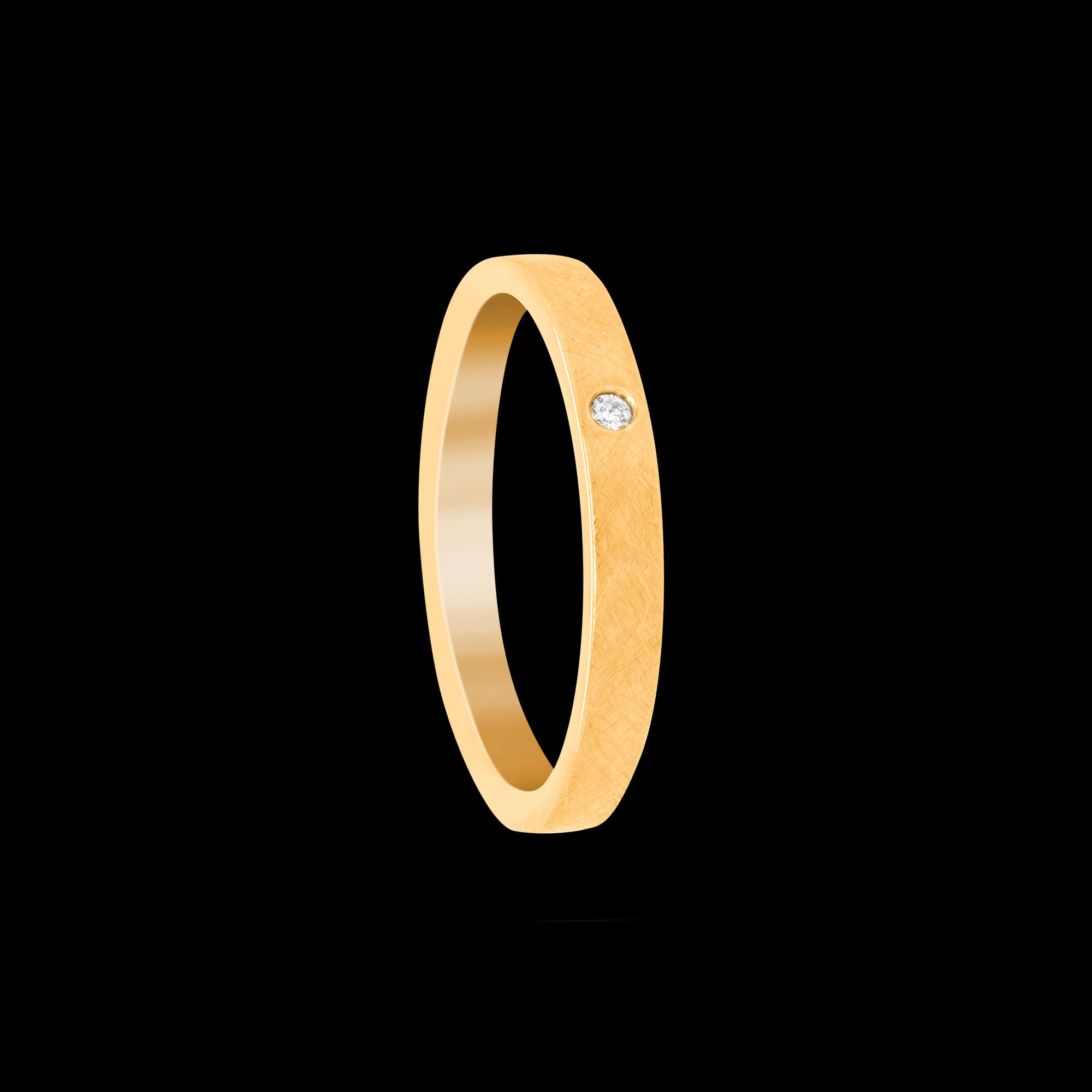 Custom hand-textured 18kt yellow gold 4mm men's wedding band with an accent diamond | Engagement. FRIDA | Fine Jewellery.