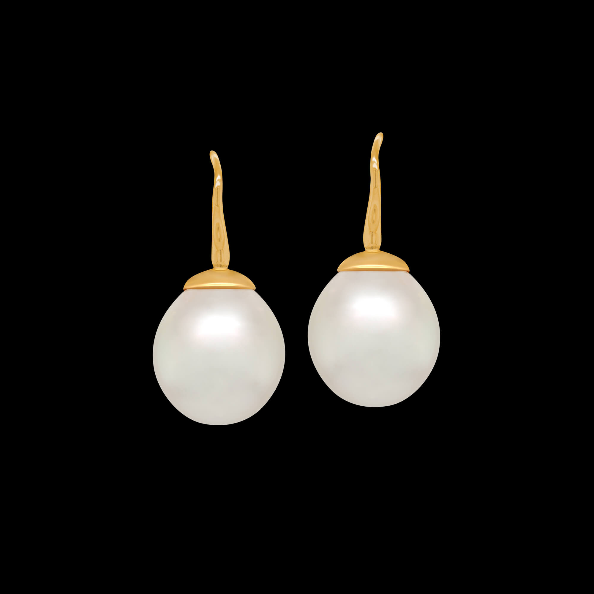 Custom 18kt yellow gold drop earrings with with South Sea pearls. FRIDA | Fine Jewellery.