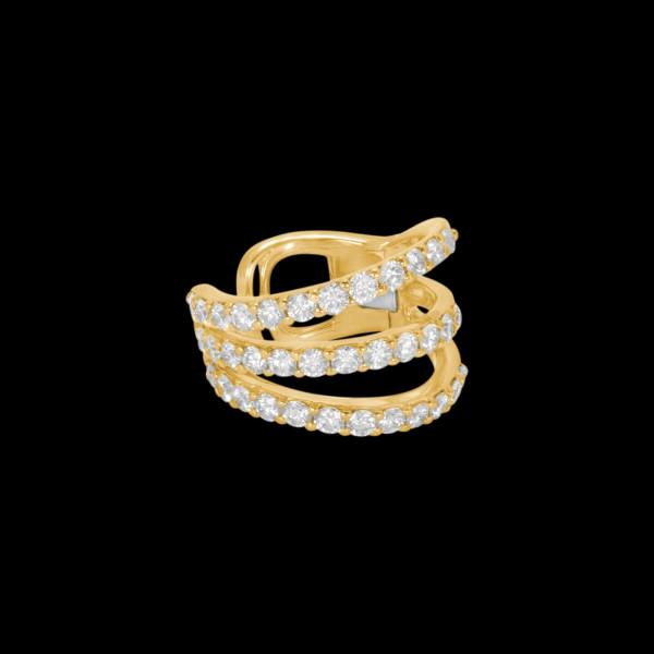 Custom 18kt yellow gold ear cuff featuring pavé-set brilliant-cut diamonds with a clip-on clasp. FRIDA | Fine Jewellery.