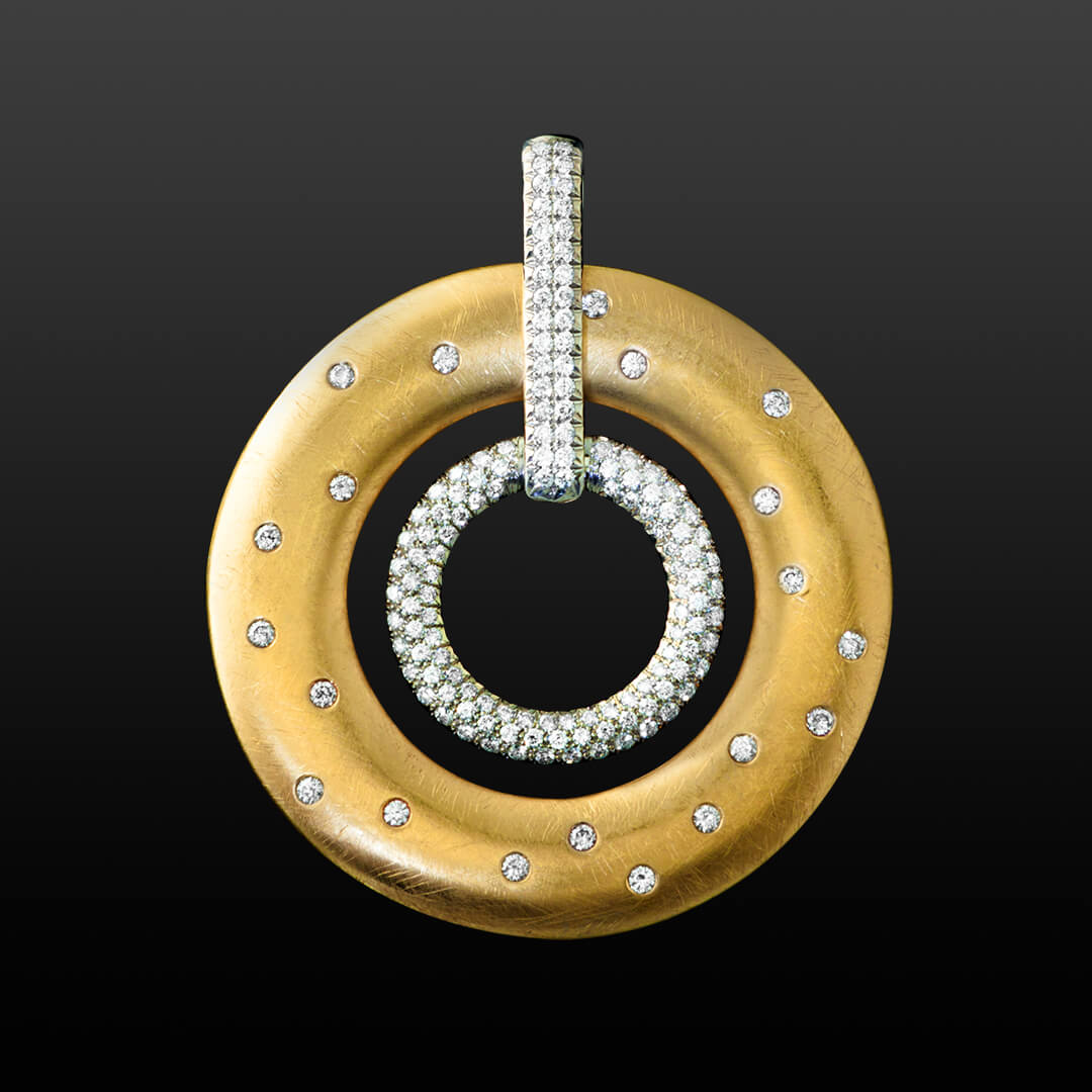 Custom 18kt gold and diamond pendant. Category pendants. FRIDA | Fine Jewellery.