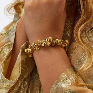 18kt yellow gold Transformista Nanis bracelet with diamonds. Perspective open | Italian Brand. FRIDA | Fine Jewellery.
