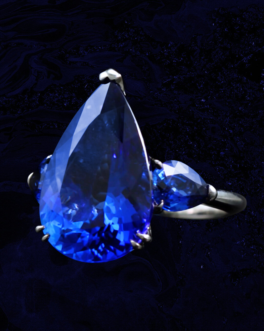 Custom 18kt gold and gemstone rings. Tanzanite ring. Category gemstone rings. FRIDA | Fine Jewellery.