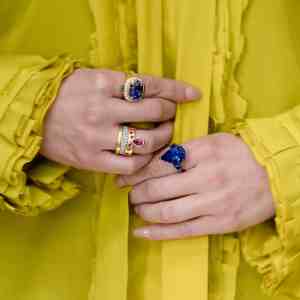 Custom luxury 18kt gold jewellery featuring Tanzanite, emeralds, gemstones and diamonds. FRIDA | Fine Jewellery.