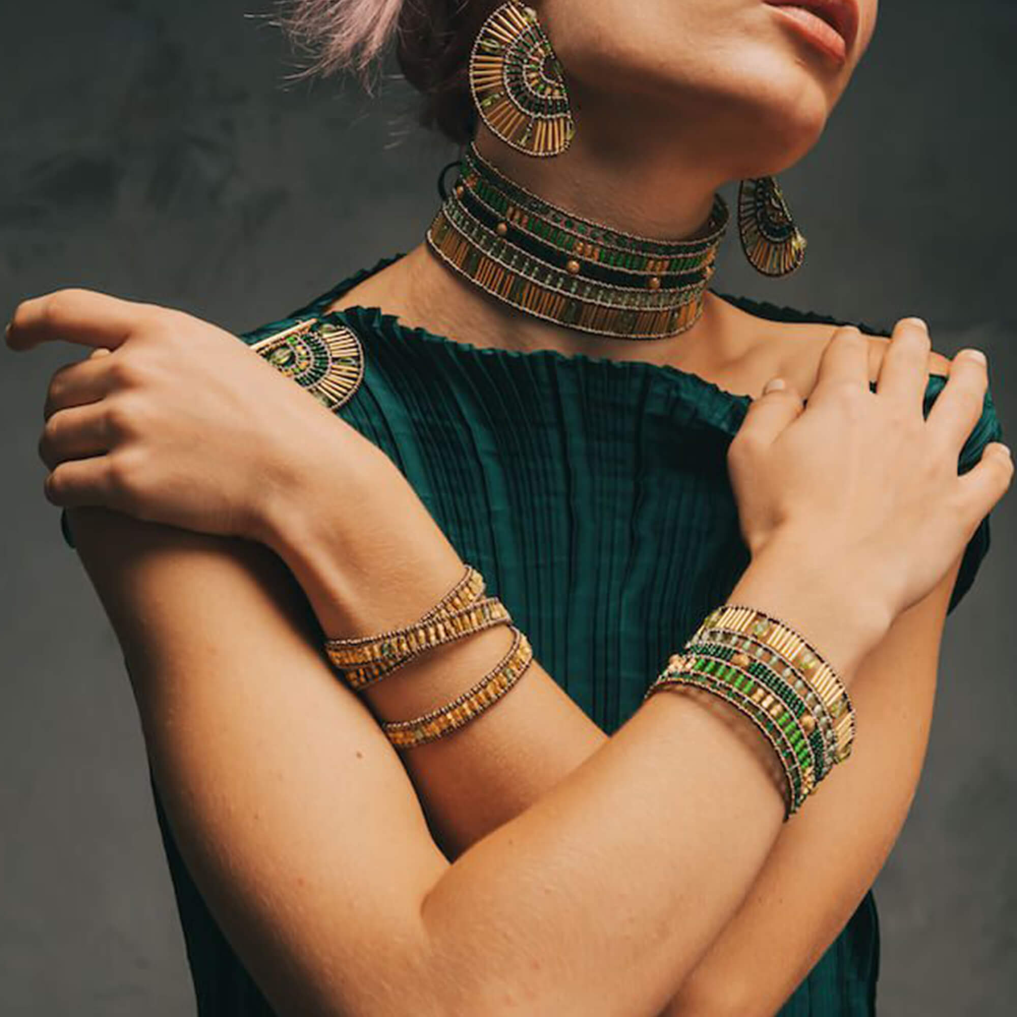 Green Bombay earrings and bracelets with peridot, gold-plated brass, Murano glass beads and sterling silver. Model. Featured Brand | ZIIO. FRIDA | Fine Jewellery.