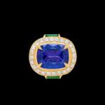 Statement ring in 18kt yellow gold with a faceted Tanzanite, emeralds and pavé brilliant-cut diamonds. Front. FRIDA | Fine Jewellery.