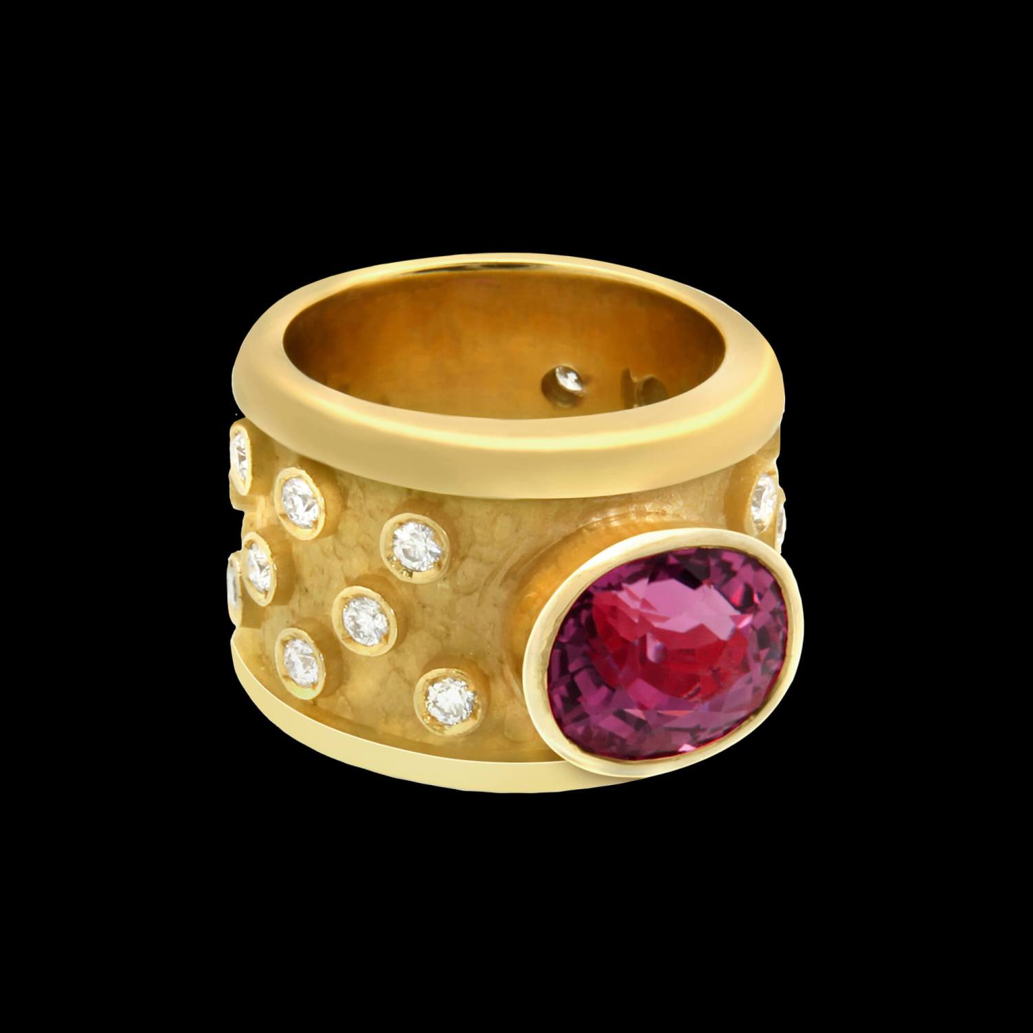 Custom 18kt yellow gold Borja ring with tourmaline and diamonds | Shield Collection. FRIDA | Fine Jewellery.
