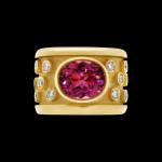 Custom 18kt yellow gold Borja ring with tourmaline and diamonds. Front | Shield Collection. FRIDA | Fine Jewellery.