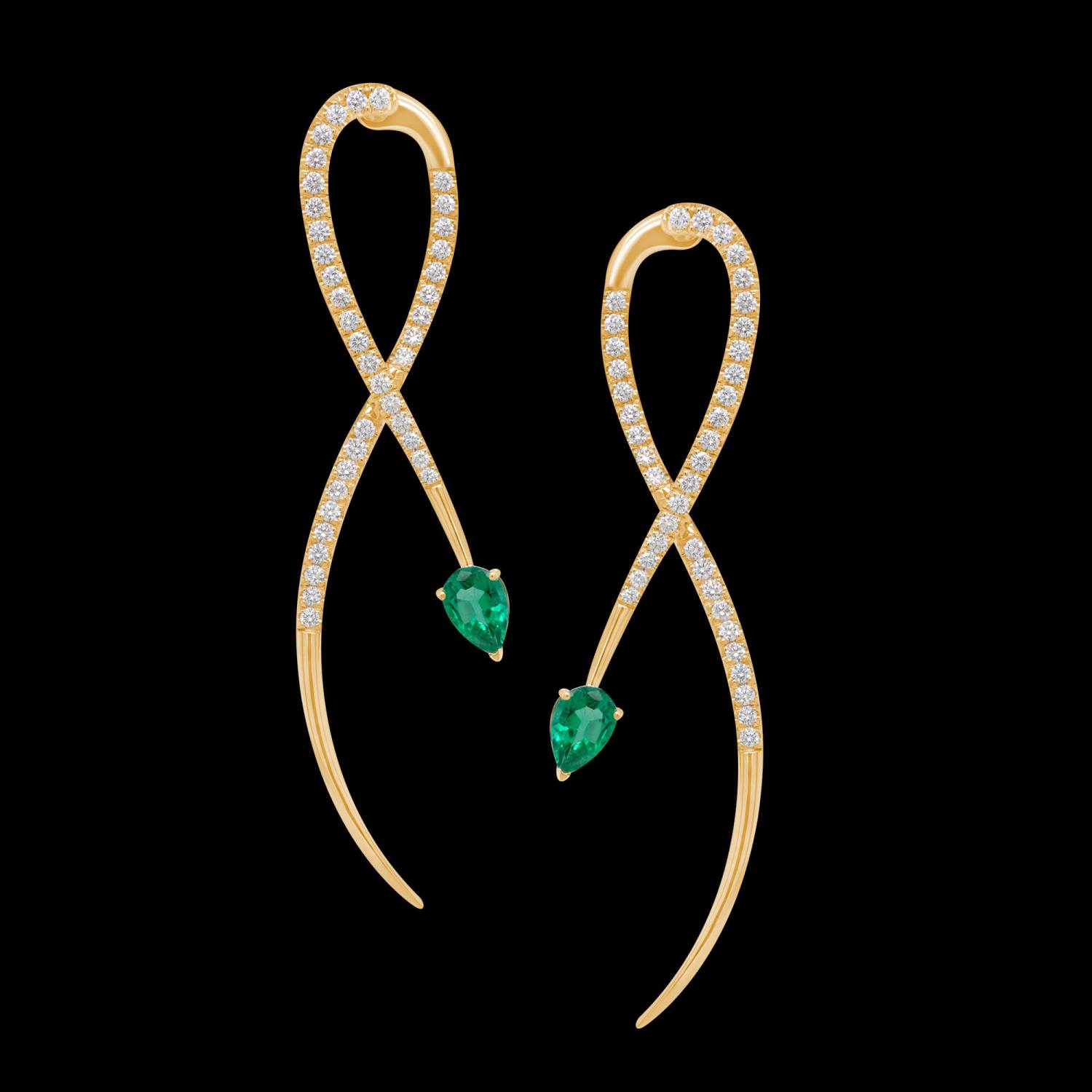 Custom 18kt yellow gold ribbon statement dangle earrings with emeralds and diamonds. FRIDA | Fine Jewellery.