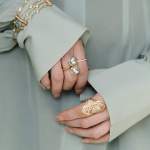 Custom 18kt pink gold fine jewellery with diamonds South Sea pearls. Model | FRIDA | Fine Jewellery.