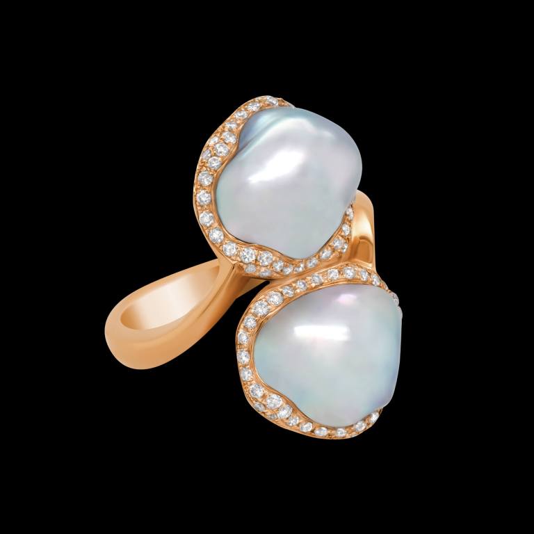 Custom 18kt pink gold ring with baroque pearls and brilliant-cut diamonds. FRIDA | Fine Jewellery.