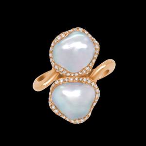 Custom 18kt pink gold ring with baroque pearls and brilliant-cut diamonds. Front. FRIDA | Fine Jewellery