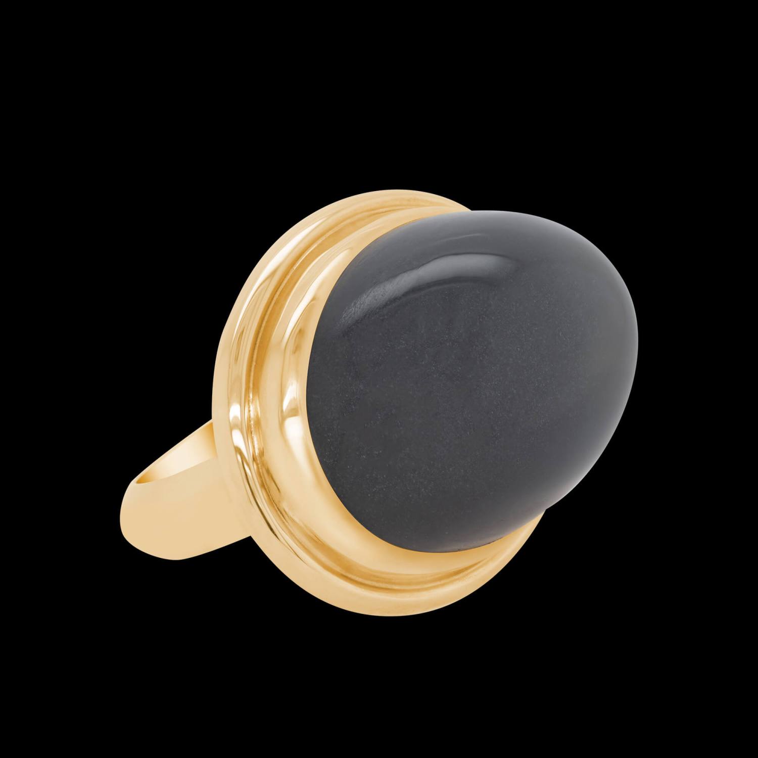 Custom 18kt yellow gold statement ring with a moonstone cabochon. FRIDA | Fine Jewellery.