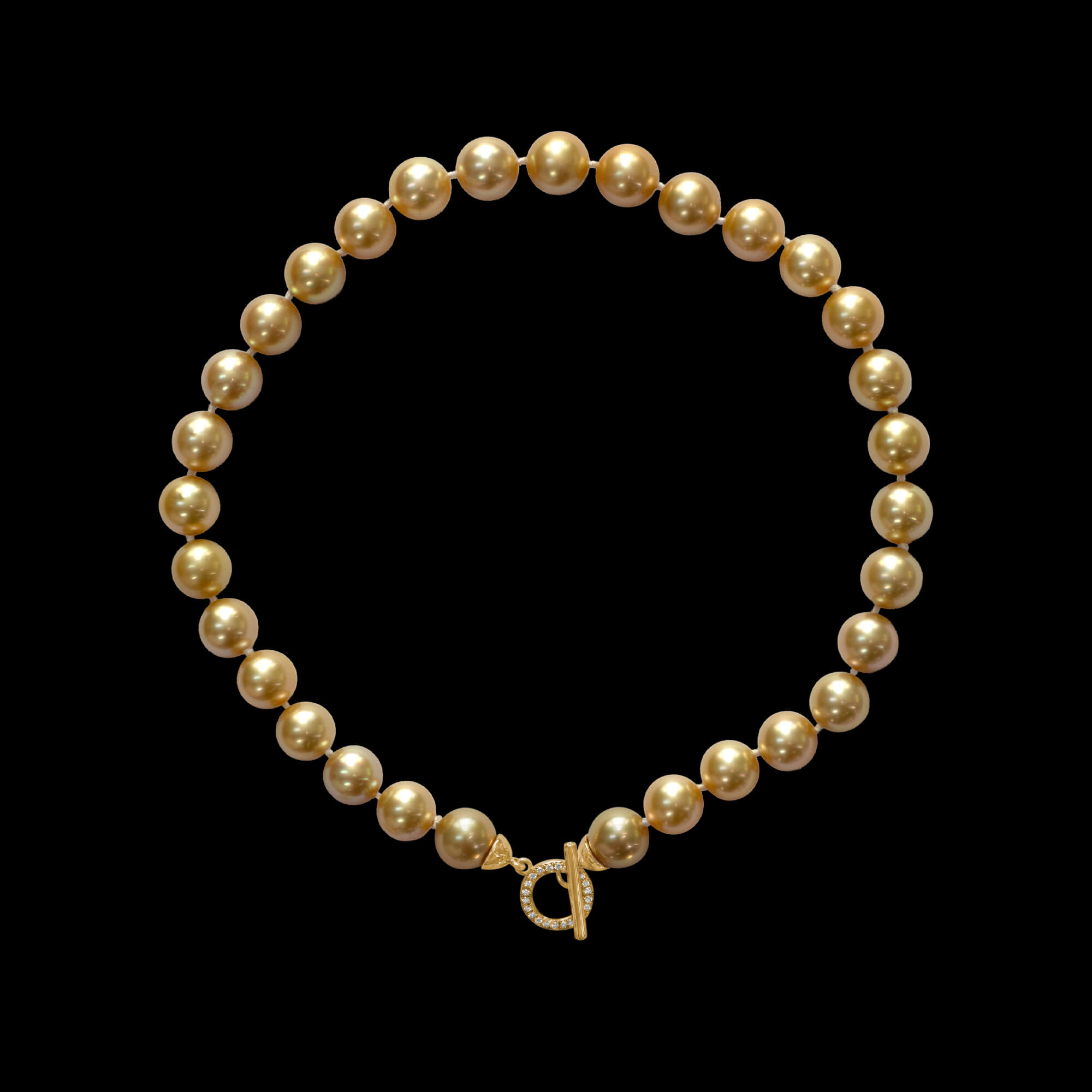 Stand necklace of golden South Sea pearls with 18kt yellow gold and diamond clasp. FRIDA | Fine Jewellery.