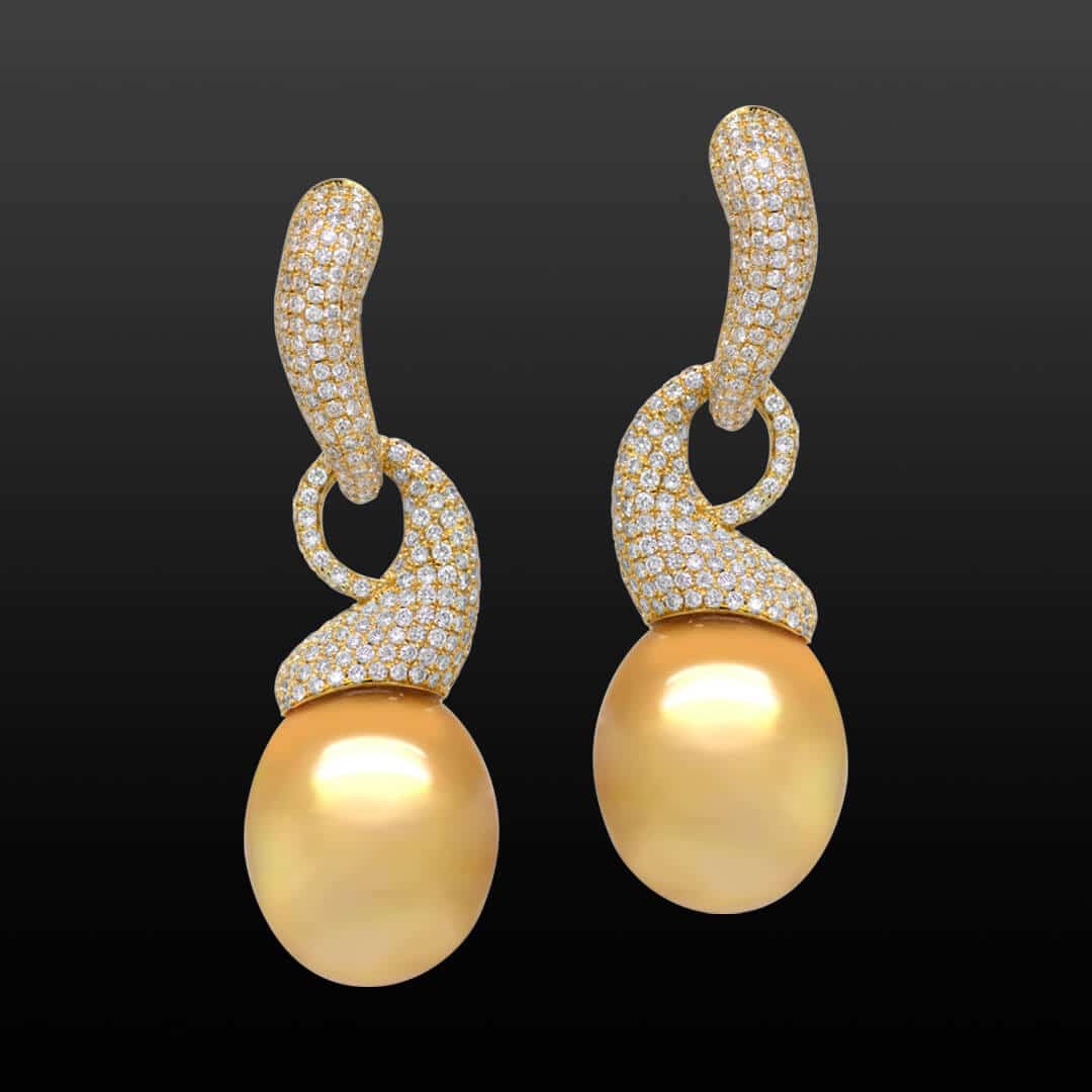 Custom 18kt golden south sea pearl statement earrings. Category earrings. FRIDA | Fine Jewellery.